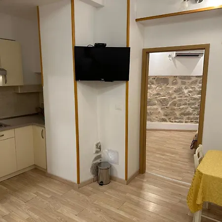 Apartment Apartman Ana *